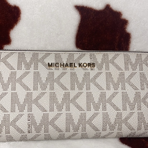 Authentic Michael Kors wristlet wallet - Picture 2 of 7
